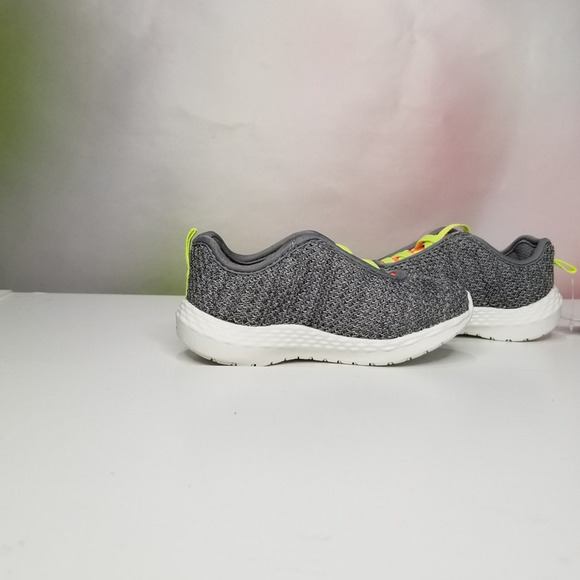 Carters  Toddler  Slip On Sneakers   Size 8T NWT - Picture 2 of 7